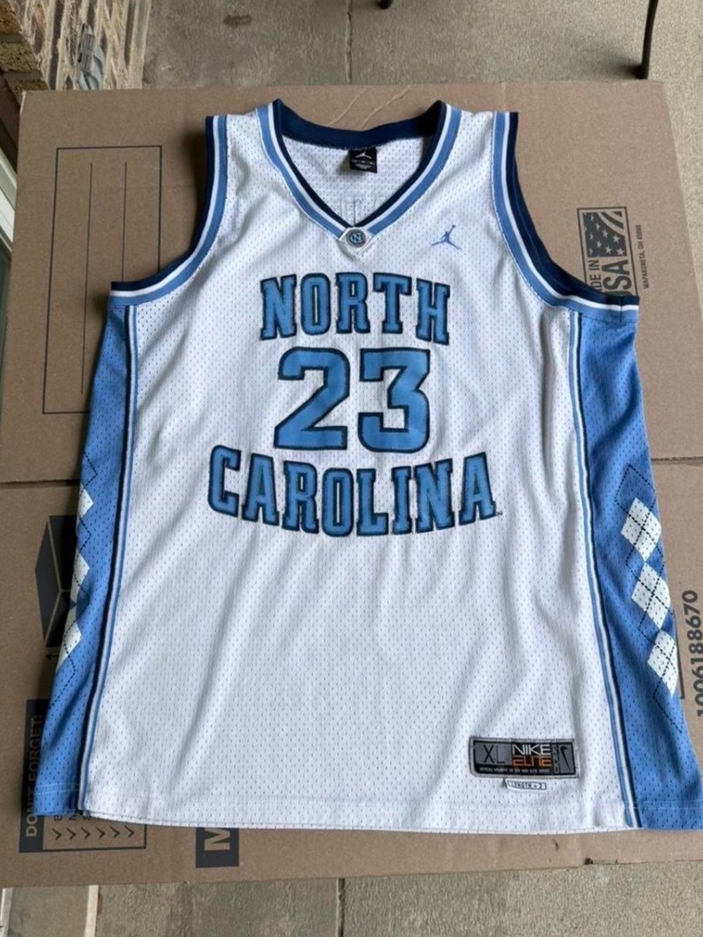 Men’s Nike UNC Jordan Basketball Jersey Size XL